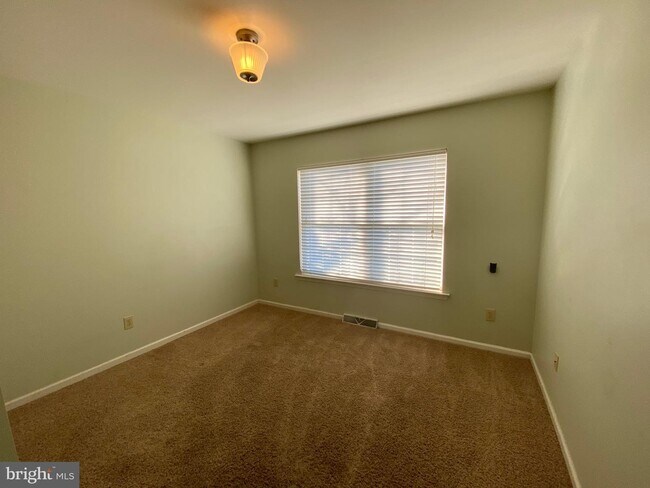 Building Photo - 148 Birkdale Ln