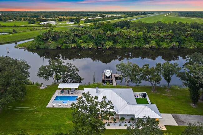 Foto del edificio - 12955 SW Kanner Hwy