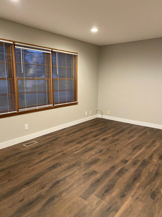 Sala de estar - 406 N Main St