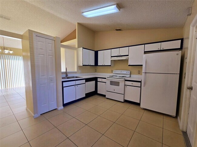 Foto del edificio - 5100 Heatherstone Dr