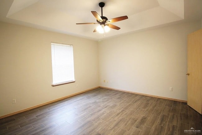 Building Photo - 15 Falcon Ave W