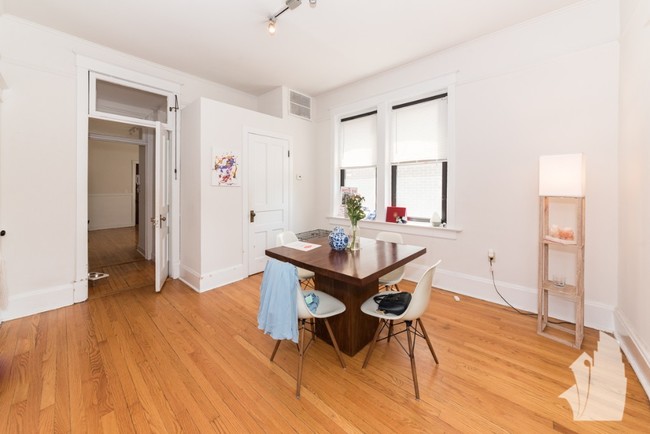 Foto del edificio - 1627 N Burling St