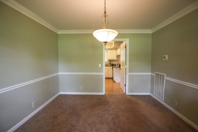 Building Photo - 112 Seminole Dr