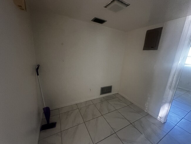 Building Photo - 1315 E Silver Springs Blvd