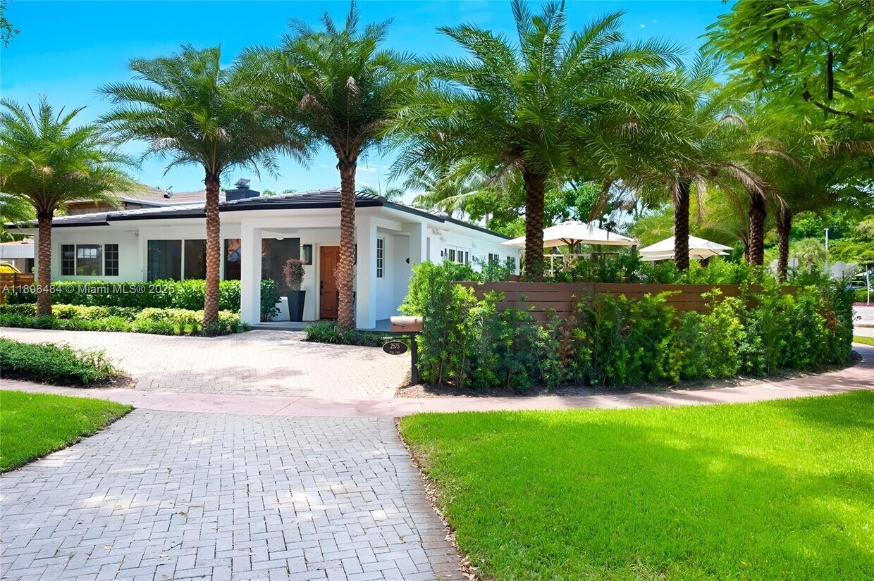 Primary Photo - 2575 Pine Tree Dr