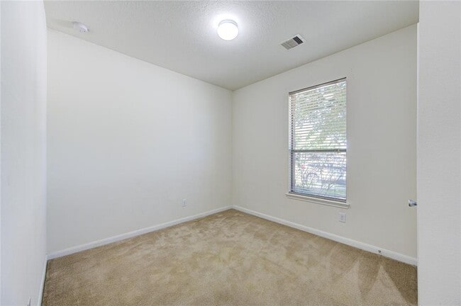 Building Photo - 2906 Southworth Ln