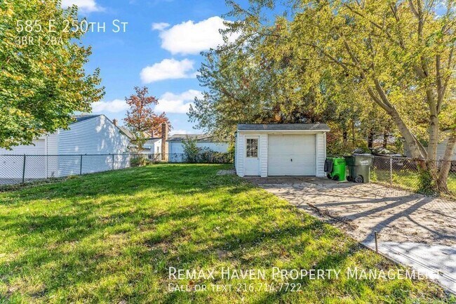 Building Photo - 585 E 250, Euclid - Spacious 3 bedrooms 1....