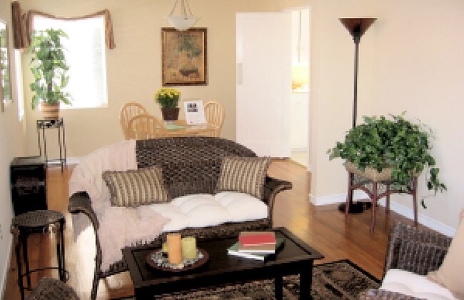 Vista interior de 1 - 2439-2447 8th St