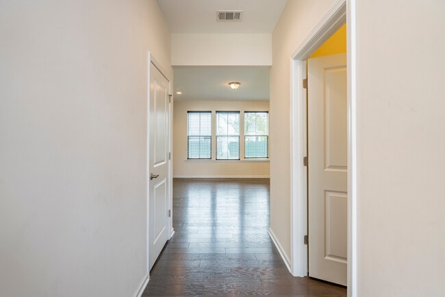 Building Photo - 503 Waybridge Way