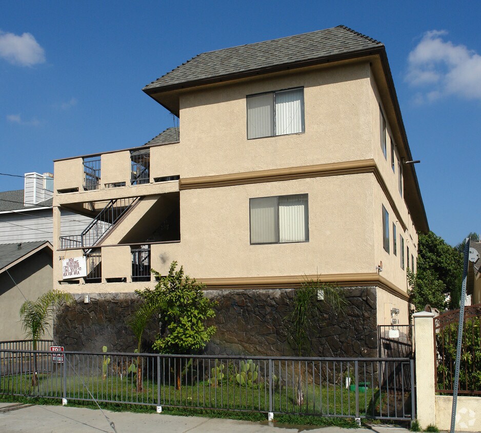 Building Photo - 211 E 20th St
