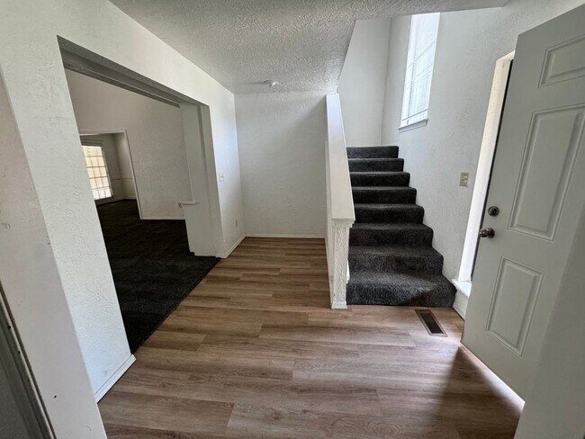 Building Photo - Large 4 bedroom in Broken Arrow