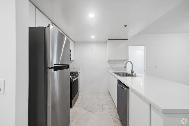 2 habitaciones, 2 baños - 1200 pies cuadrados - Cocina - 939 Palm Avenue