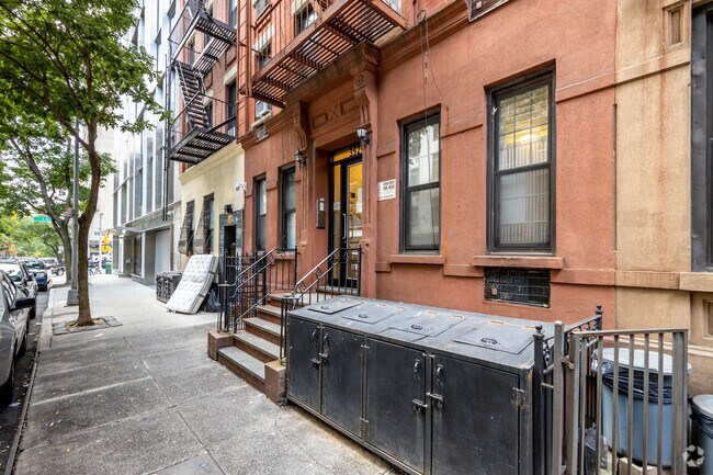 Foto del edificio - 352 E 89th St