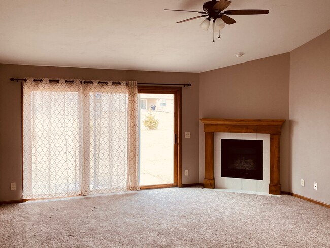 Sala de estar - N1125 Craftsmen Ct