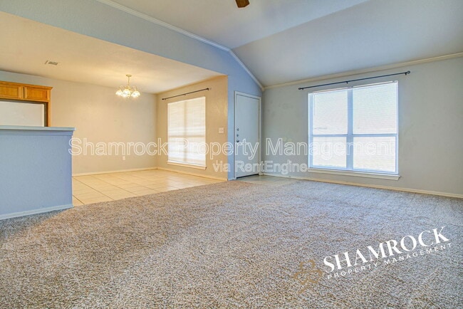Building Photo - 10205 Lilac Ln
