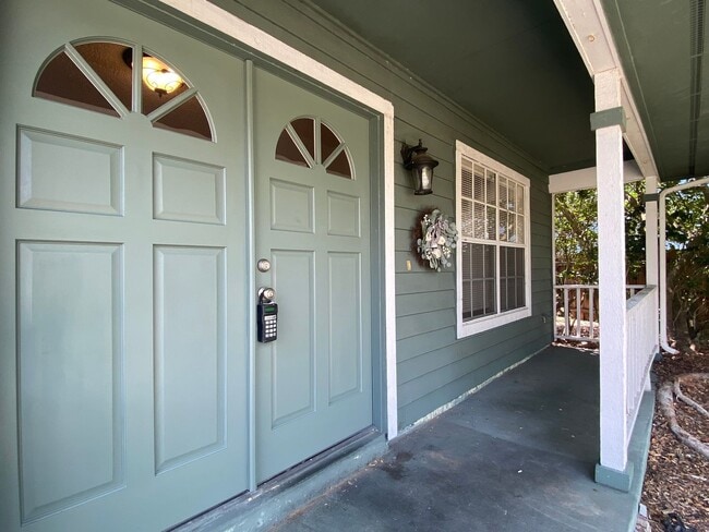 Building Photo - 4 Bedroom, 2.5 Bath in Orlando - Price to ...
