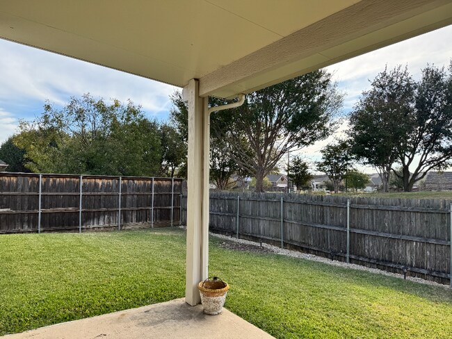 Foto del edificio - 5317 Ridgeson Dr