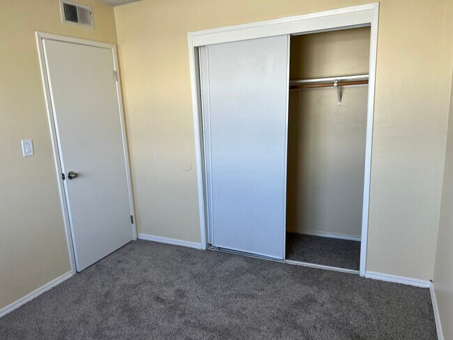 Building Photo - 1409 Lincoln Street, Unit C