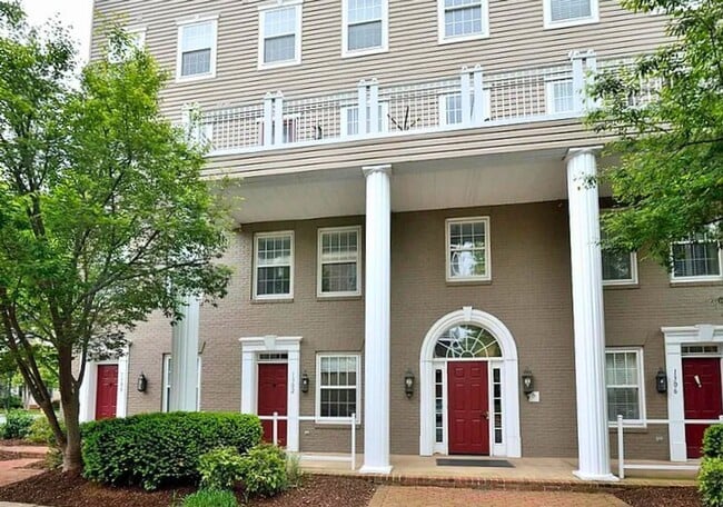 Beautiful 2BR, 2.5BA Townhouse Style Condo Near Old Town Alexandria - Beautiful 2BR, 2.5BA Townhouse Style Condo Near Old Town Alexandria