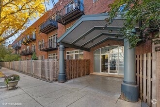 Building Photo - 2333 W St Paul Ave