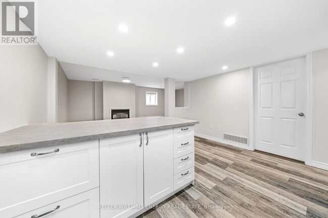 Photo du bâtiment - 106A WELLINGTON MAIN STREET