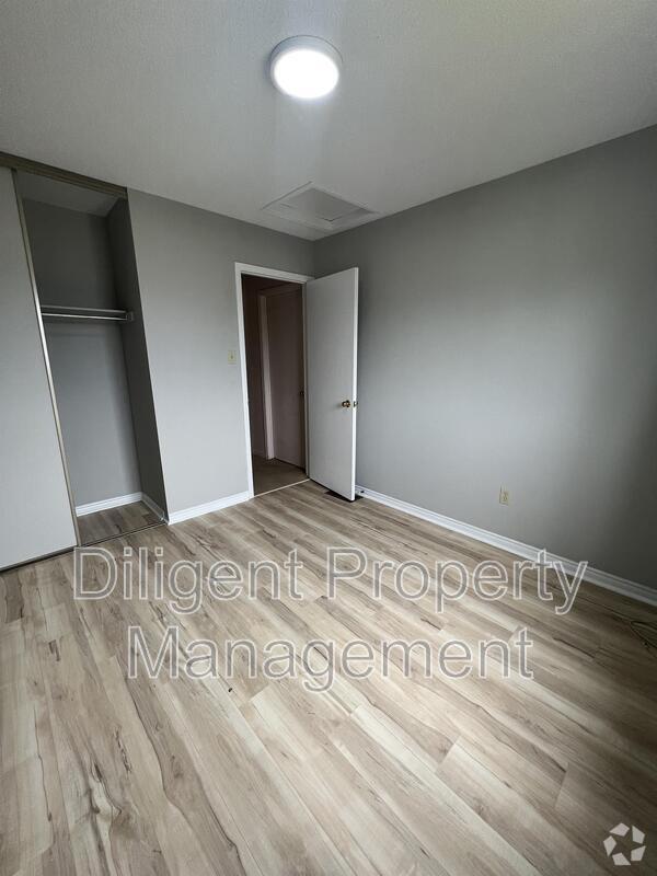 Building Photo - 1241 Huntington Cir