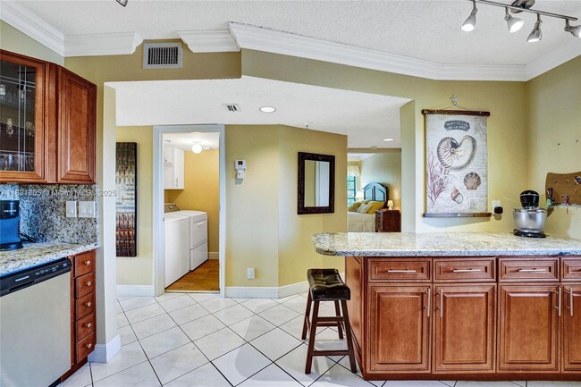 Building Photo - 2206 S Cypress Bend Dr
