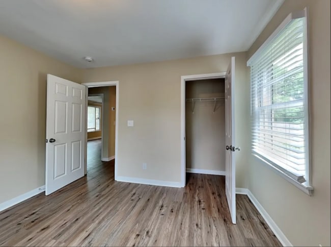 Building Photo - 2818 Dunmore Dr