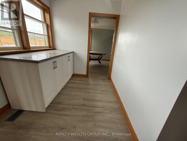 Photo du bâtiment - 12190 Warden Ave.
