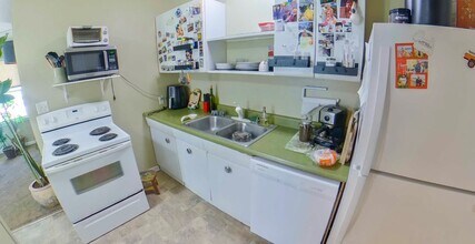 Building Photo - 2117 Blaker Dr