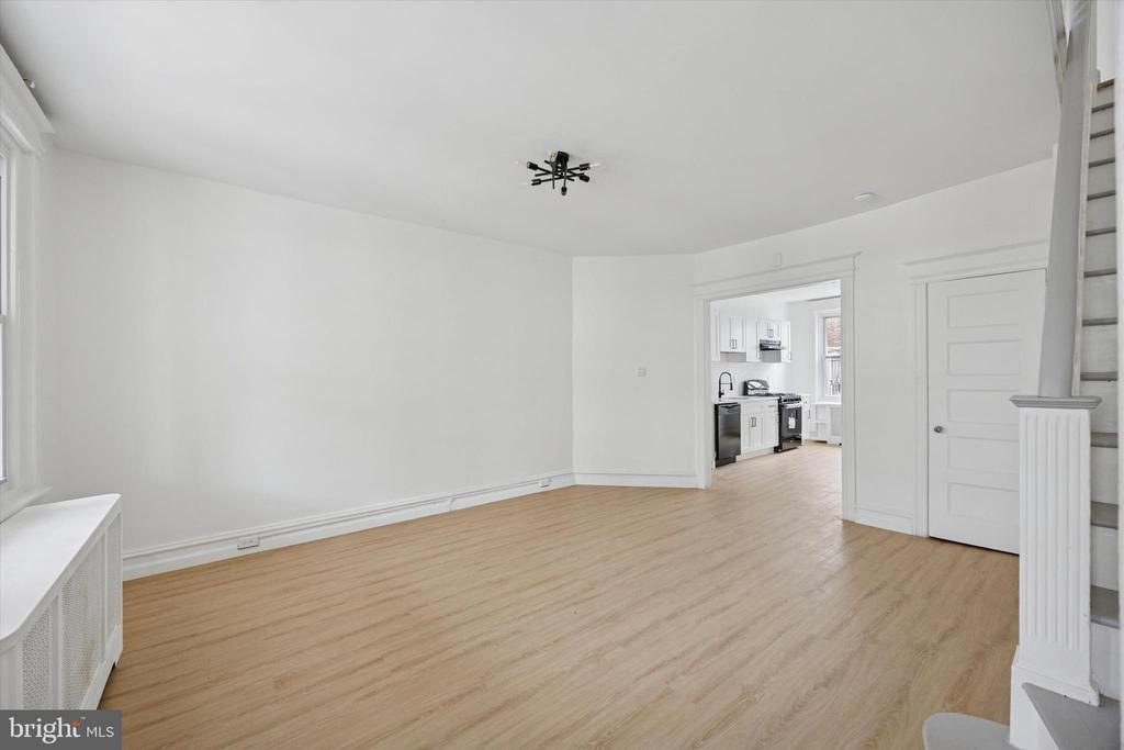 Primary Photo - 110 N Sickels St