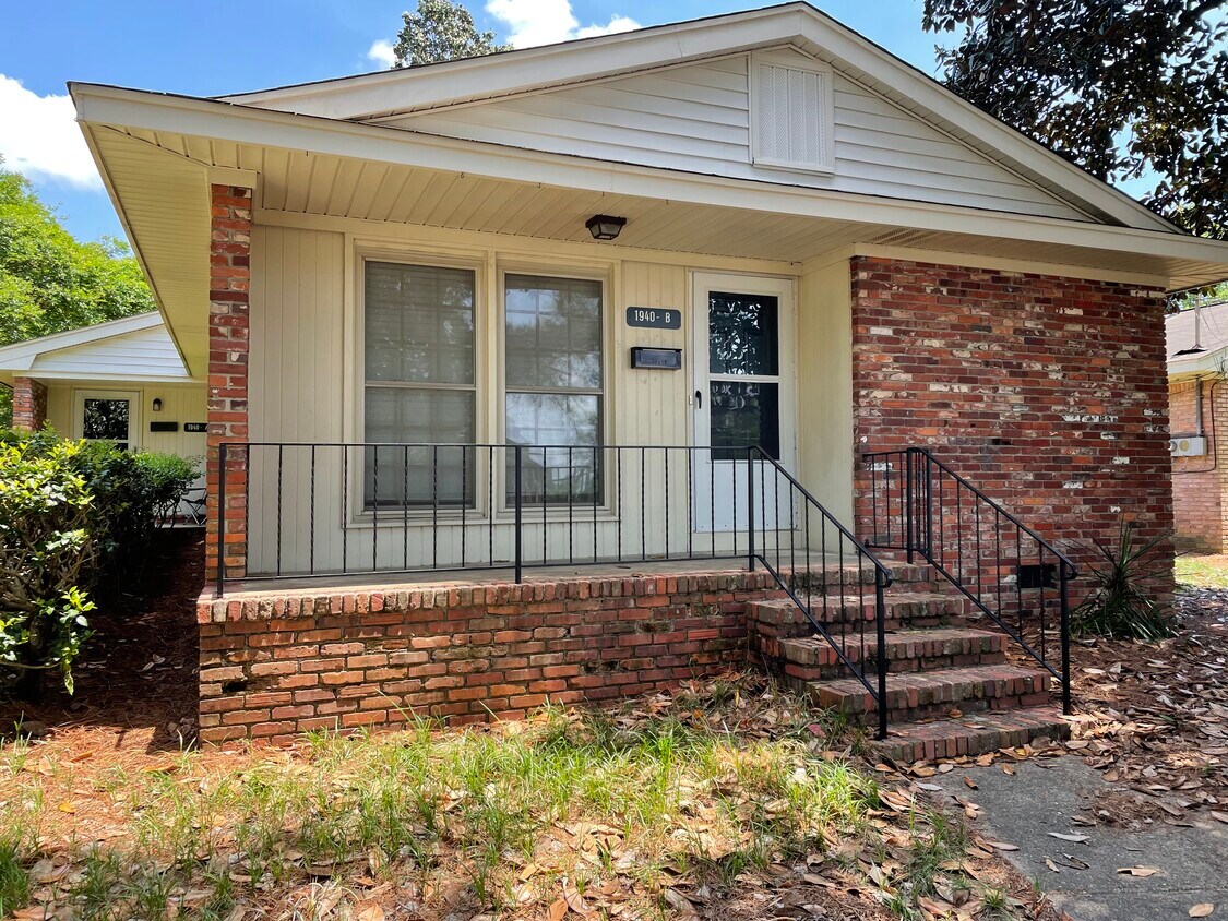 entrance - 1940 Wildwood Ave