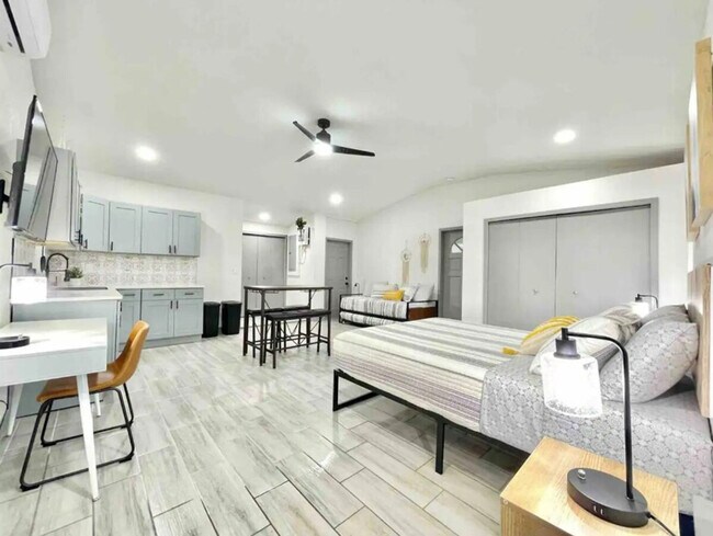 Foto del edificio - 1221 Corbett Ln