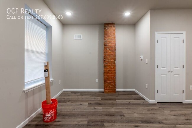 Building Photo - Newly Renovated W Philly Home