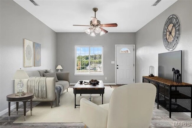 Foto del edificio - 489 Shade Tree Ln