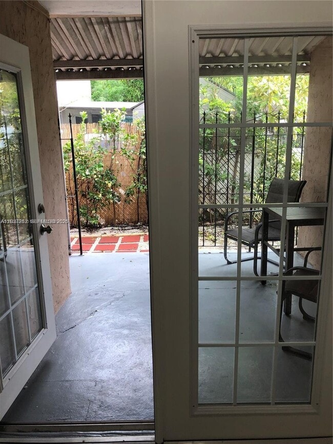 Foto del edificio - 6530 W 2nd Ct