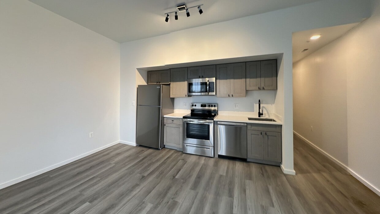 Photo - 725 W Pratt St. Apartments