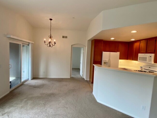 Building Photo - Discovery Hills End-Unit Condo