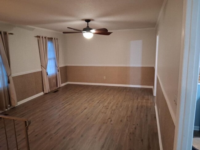 Foto del edificio - 8626 Surry Cir