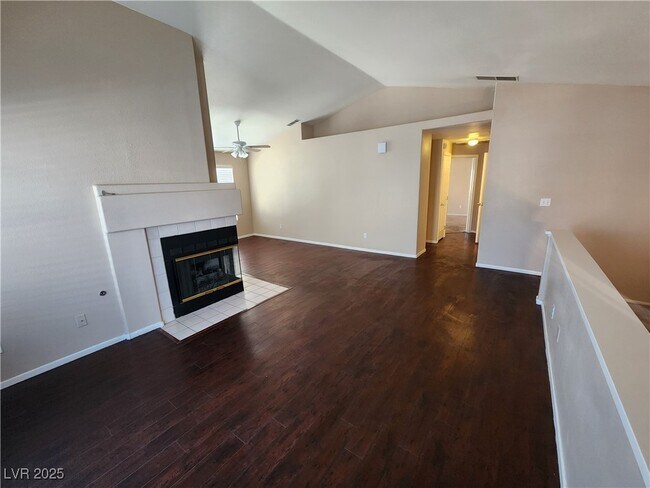 Building Photo - 5201 S Torrey Pines Dr