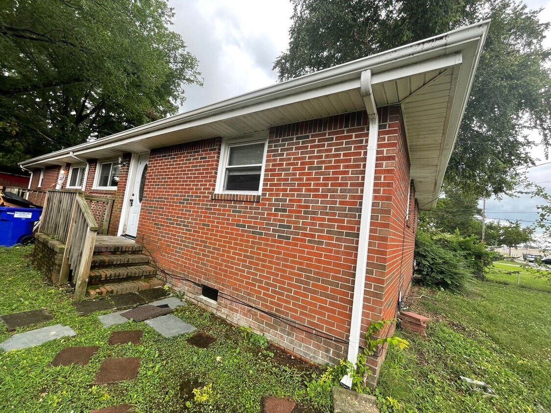 Foto principal - Coleman Place Duplex Quick Possession