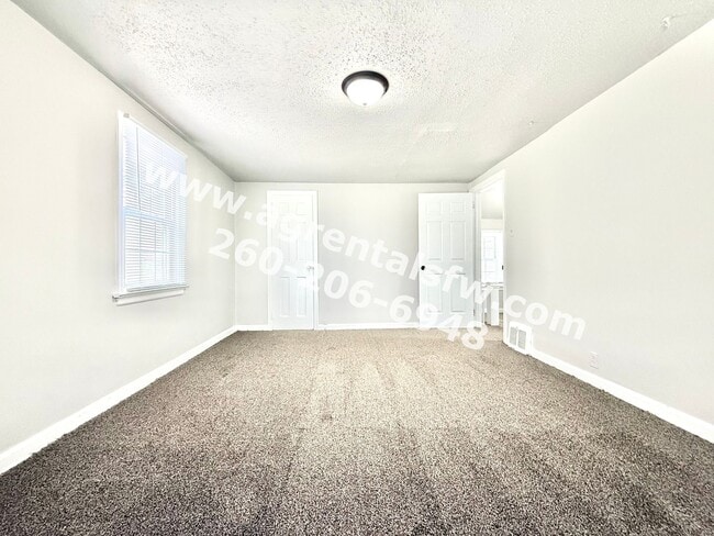 Building Photo - 3 Bedroom House