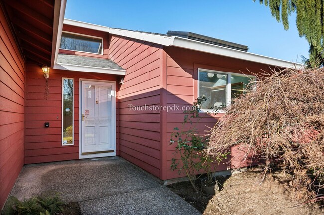 Building Photo - Amazing 3 BD, 2 BA Home in Canby