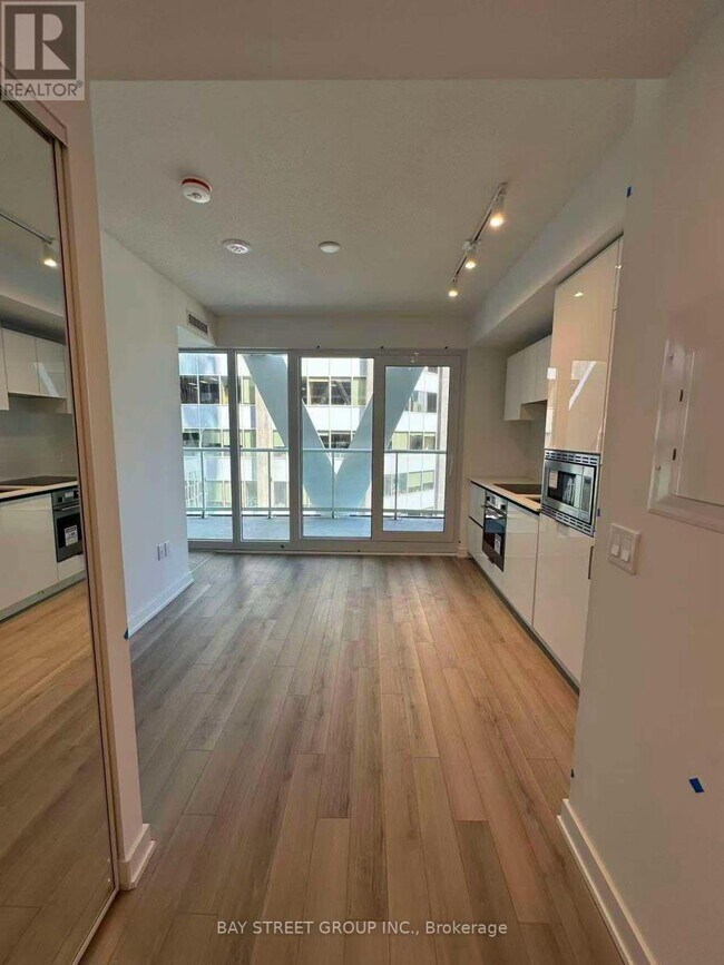 Photo du bâtiment - 230-1230 Simcoe St