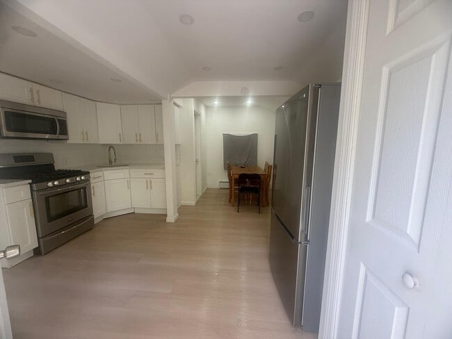 Foto del edificio - 14 Woodland Cir S