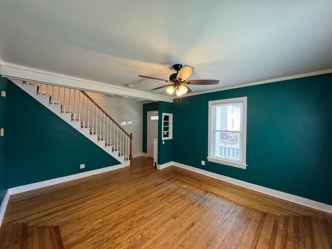 Foto del edificio - Spacious 4-Bedroom Home with Upgrades and ...