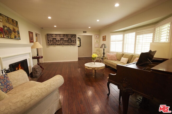 Foto del edificio - 11146 Valley Spring Ln