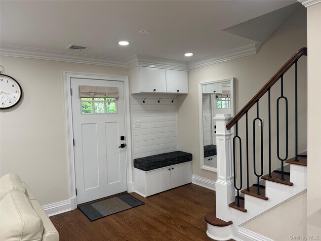 Building Photo - 18 Amalia Ln