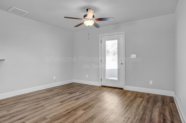 Building Photo - 2709 W Washington St