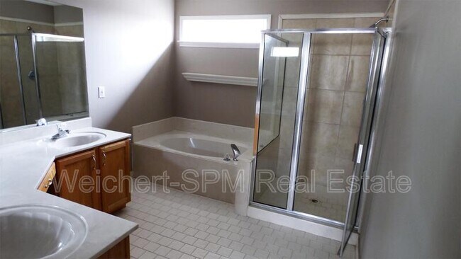 Building Photo - 8669 N Ashley Glen Cir
